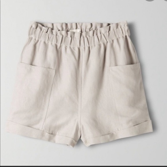 Aritzia Pants - SOLD Wilfred Beige free haulia shorts